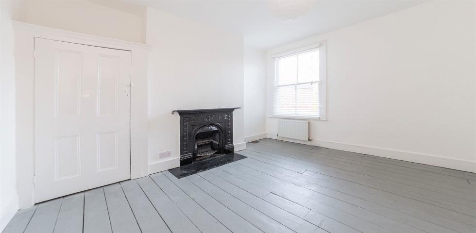 			LET, 4 Bedroom, 1 bath, 1 reception House			 Sellons Avenue, WILLESDEN JUNCTION